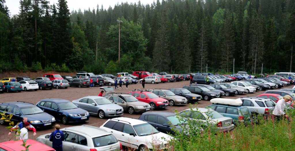 Stenbelagd bilparkering 2 planshus. Flemingsberg Tullinge i Botkyrka