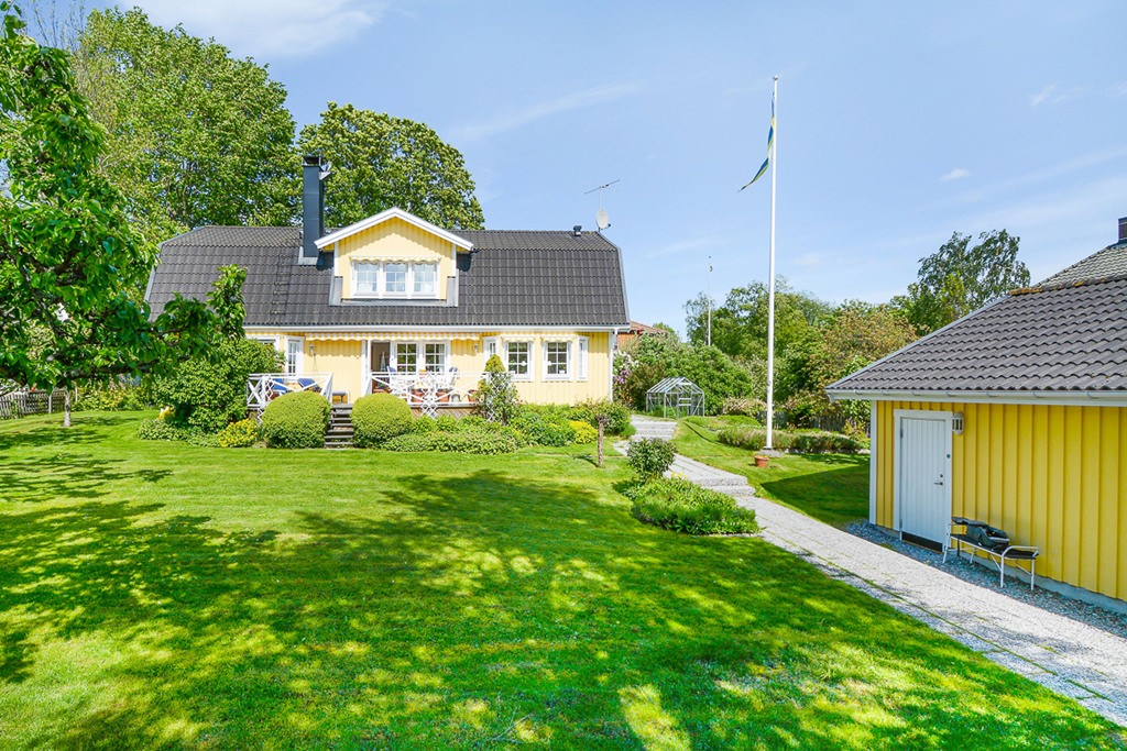 Renoverad Stentrappa 2 plans hus. Stureby Enskede