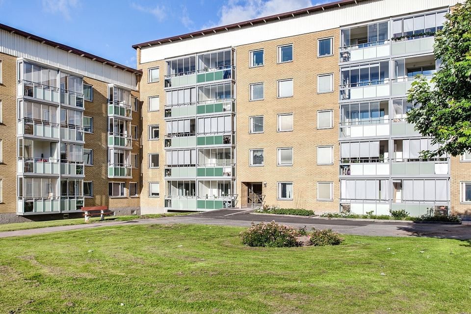 Stenläggning marksten till infart brf. Tyresö Nyfors